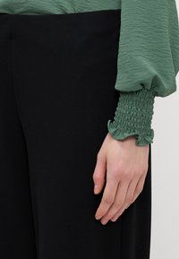 Vero Moda Tall VMBERLIN ZAMIRA WIDE  - Nohavice - black