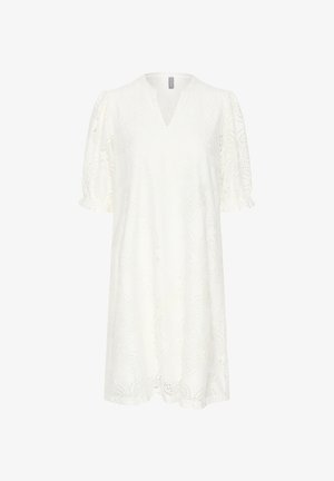 Witte korte mouwen jurk met een V-hals, voorzien van bloemige kantpatronen en licht gepofte mouwen. De zoom is gegolfd met kantdetails.