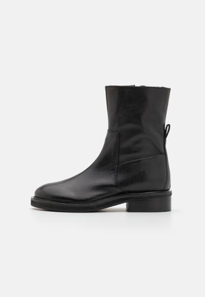 Marks & Spencer FIT - Klasszikus bokacsizmák - black