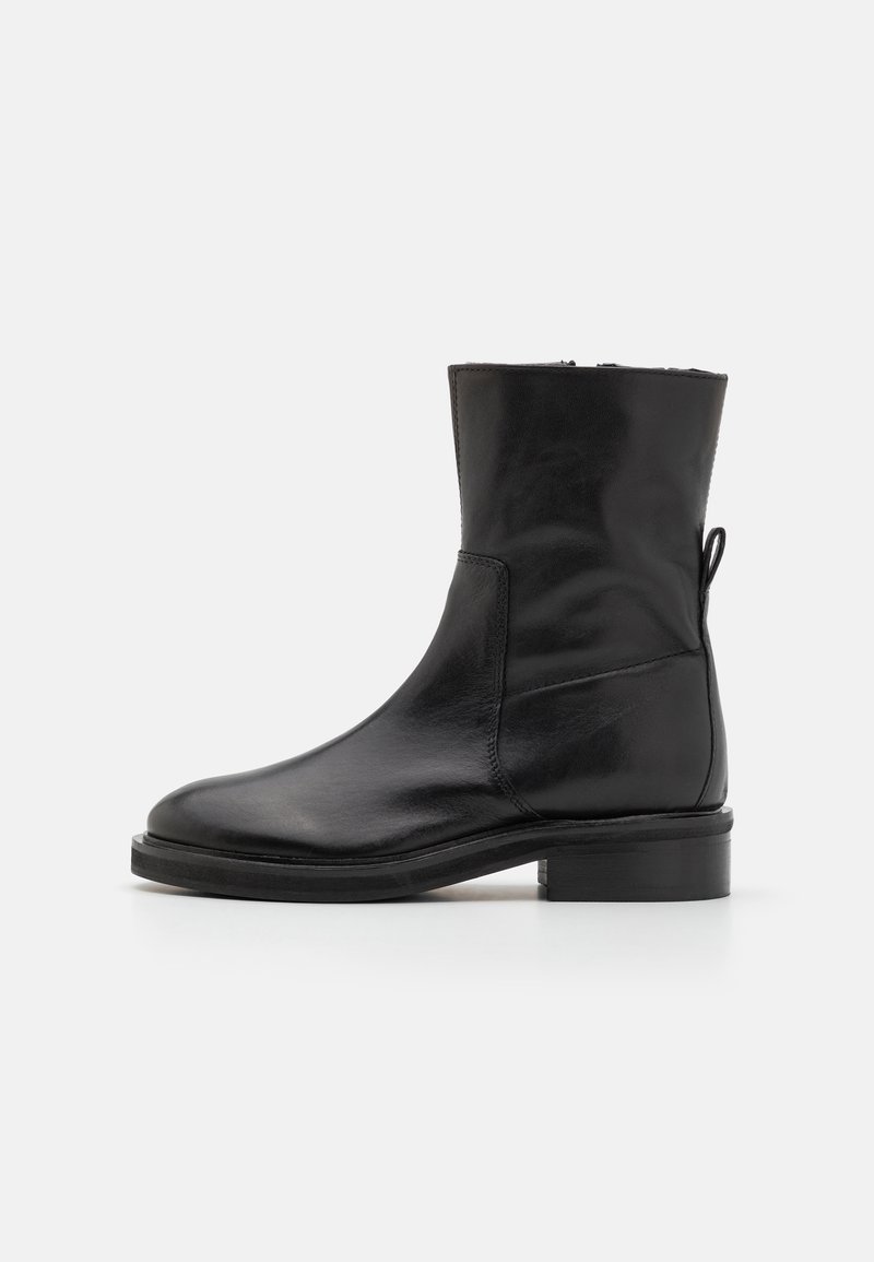 Marks & Spencer FIT - Klasické členkové čižmy - black