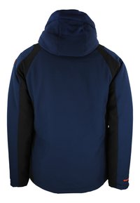 Marineblå jakke med hætte, med sorte sidedele og orange branding på ærmerne. Glat tekstur, afslappet design.