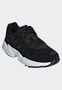 adidas Originals YUNG-96 SHOES Trainers black