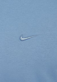 Nike Performance M NK DF PRIMARY STMT SS - Αθλητικό μπλουζάκι - aegean storm aegean storm
