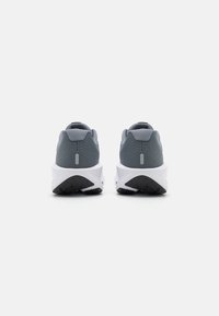 Nike Performance DOWNSHIFTER 13 - Tenisice za cestovno trčanje - anthracite/white/black/volt/wolf grey