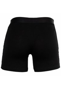 Svarta bomullsshorts med en snug passform och ett brett elastiskt midjeband, med en slät yta och utan synliga mönster eller detaljer.
