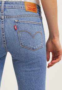 Levi's® Vaqueros pitillo - stone blue denim