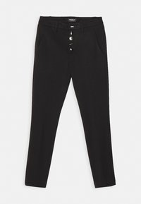 Schwarze Hose mit maßgeschneiderter Passform, ausgestattet mit einem Knopfverschluss, zwei Vordertaschen und einer glatten Oberfläche. Einfaches Design ohne sichtbare Muster.