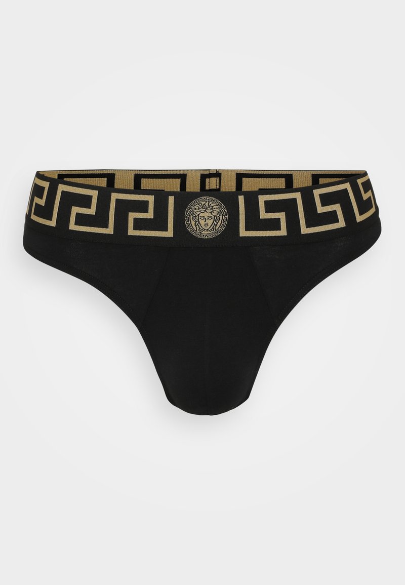 Schwarze Bikini-Brief mit goldfarbenem Musterbund, der mit einem Medusa-Logo und geometrischen Akzenten verziert ist, aus einem weichen, dehnbaren Stoff gefertigt.