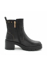 Botines de cuero negro con apertura lateral con cremallera, puntera redonda, tacón grueso y detalles en tono dorado en la parte superior y la cremallera.