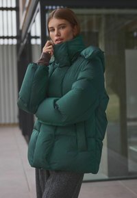 Next REGULAR FIT - Geacă - green
