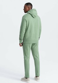 Ombre KANGAROO SET - Chándal - green