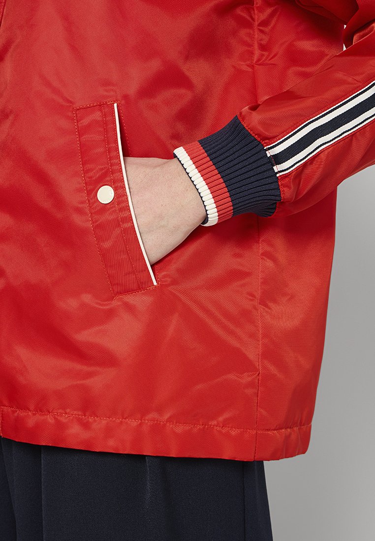 Leichte Jacke