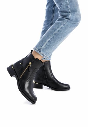 Carmela Botines bajos - black