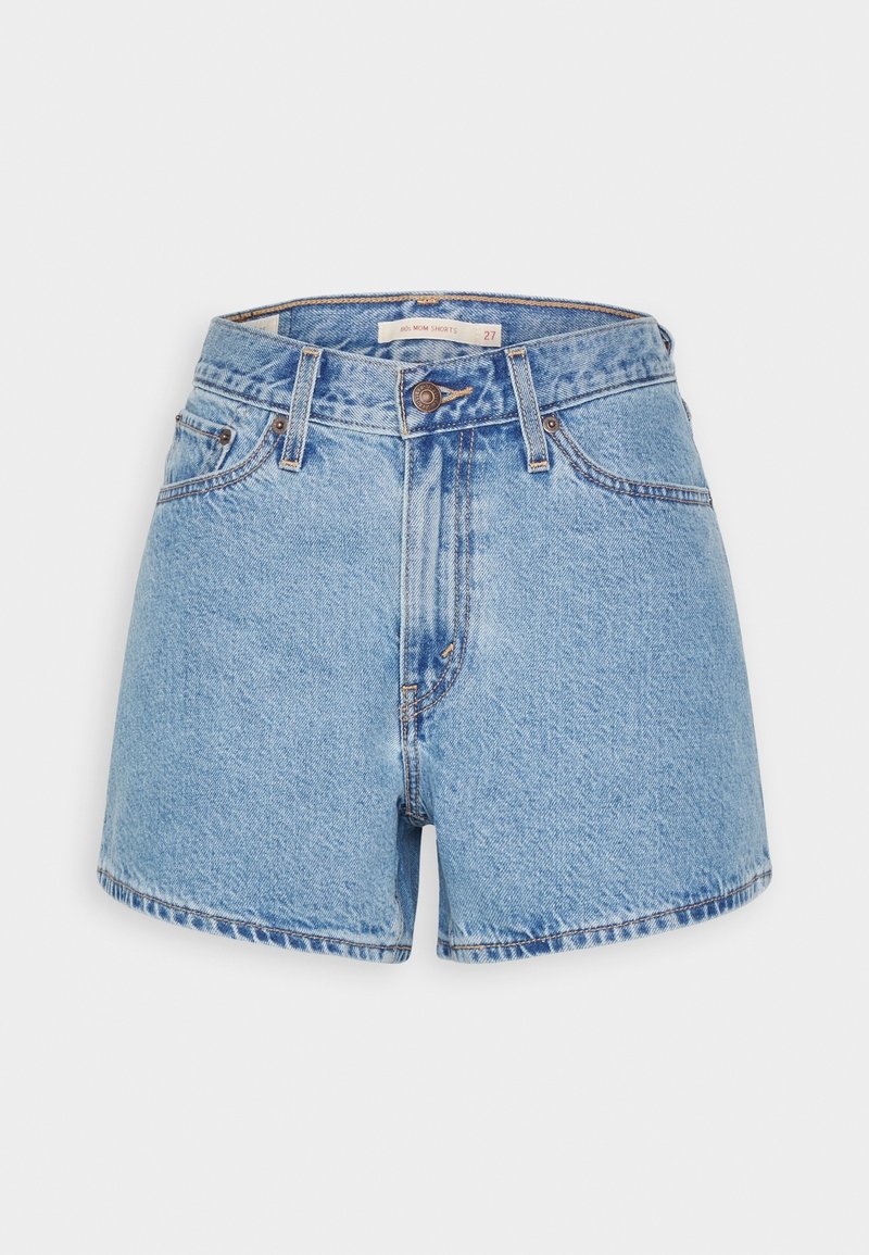 Vaaleansiniset farkkushortsit, joissa on korkea vyötärö, viisi taskua ja revitty helma. Varustettu nappikiinnityksellä ja kuparinvärisillä yksityiskohdilla.