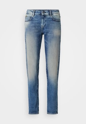 Blauwe vervaagde skinny jeans met voorzakken, riemlussen en een knoopsluiting, getoond op een effen witte achtergrond.