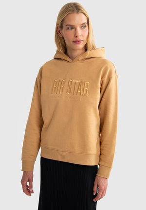 Beżowa bluza z kapturem wykonana z miękkiego materiału, z kieszenią kangurką i wytłoczonym logo "BIG STAR" z przodu, o luźnym kroju i kapturem.