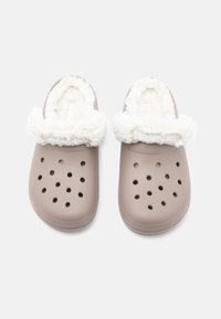 Crocs CLASSIC UNISEX - Natikače - latte