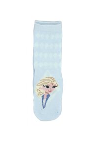 Calcetín de tobillo azul claro hecho de algodón suave, que presenta un gráfico de la cara de un personaje con cabello rubio y ojos oscuros, sobre un fondo con patrones.