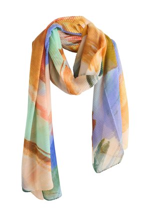 Kerge volditud sall, millel on oranži, sinise, rohelise ja beeži toonides abstraktsed akvarellimustrid, lahtises aasas rippumas.