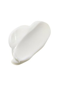 Hvid creme eller lotion med en glat, blank tekstur, formet som en langstrakt dråbe, der reflekterer lys med bløde kurver.