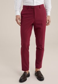 WE Fashion - THE FLEX SUIT - Pantaloni eleganti - red Immagine in miniatura 1