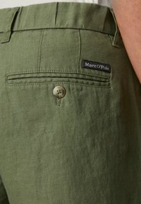 Marc O'Polo OSBY PLEATS - Chinos - olive