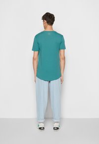 Lee SHAPED TEE - T-shirt básica - monaco