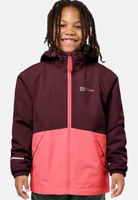 Giacca impermeabile color marrone scuro e rosa con cerniera frontale completa, polsini elasticizzati e logo sul petto. Tessuto liscio, progettata per l'uso all'aperto.