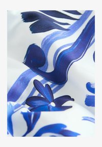 Nevybrané, white/blue porcelain