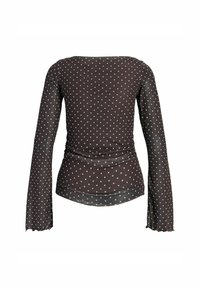 Maglione nero a maniche lunghe con pois bianchi, fianchi arricciati e scollatura rotonda. Il tessuto appare leggero e leggermente trasparente.