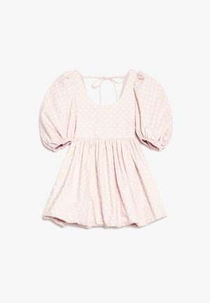 Φόρεμα ανοιχτού ροζ με πουά, με κοντά φουσκωτά μανίκια και κόμπο στο λαιμό πίσω, με σούρες στη μέση και φλορά λουσκωτή φούστα.