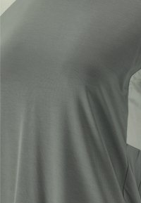 Endurance ABBYE - T-shirts print - desert green