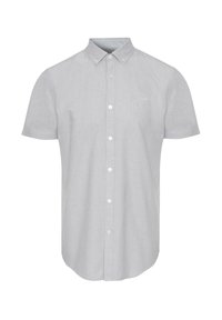 Camisa de botón de manga corta en tejido gris claro, con cuello puntiagudo y un sutil detalle de logo en el pecho. Textura suave.