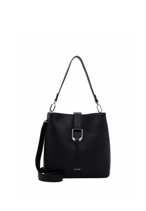 Schwarze Handtasche aus genarbtem Leder mit silberner Schnallendetail, einem oberen Griff und abnehmbarem Schulterriemen.