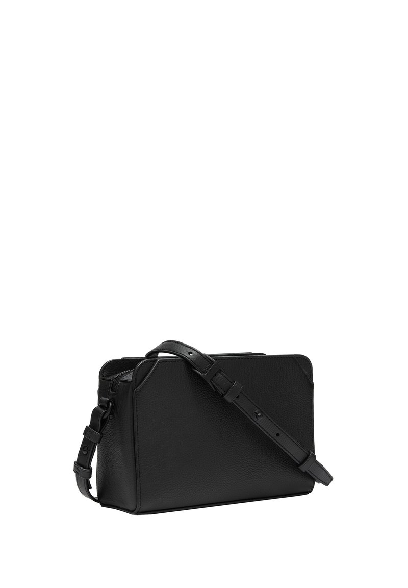 Schwarze Leder-Crossbody-Tasche mit texturierter Oberfläche, rechteckiger Form, verstellbarem Tragegurt und minimalistischem Design. Keine sichtbaren Hardware-Elemente.