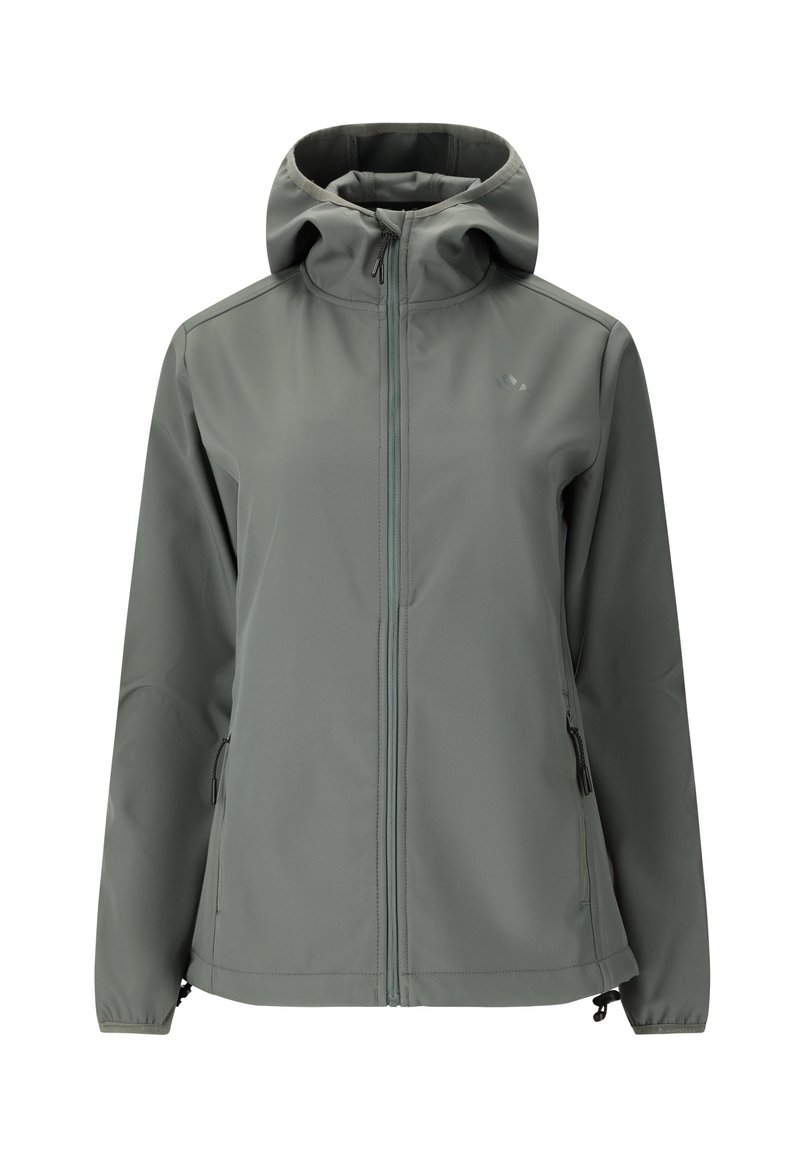 Kurtka typu softshell w stonowanej zieleni, z wysokim kołnierzem, regulowanym kapturem, zamek z przodu i bocznymi kieszeniami. Gładki, elastyczny materiał.