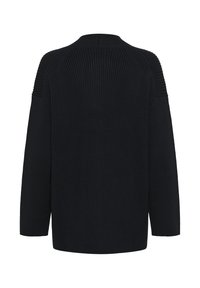 Schwarzer, langärmeliger, gestrickter Pullover mit geripptem Textur auf dem Rücken, den Schultern und den Ärmeln, von hinten auf weißem Hintergrund gezeigt.