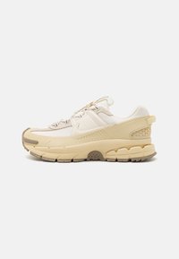 ZOOM VOMERO ROAM UNISEX - Trainers - pale ivory/light khaki/khaki/lightening/racer blue