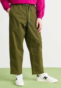 Manastash FLEX CLIMBER WIDE LEG - Pantalon classique - oliv