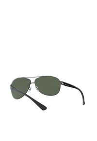 Occhiali da sole con montatura in metallo nera, lenti verdi e finitura lucida. Caratteristiche includono naselli regolabili e tempie affusolate.