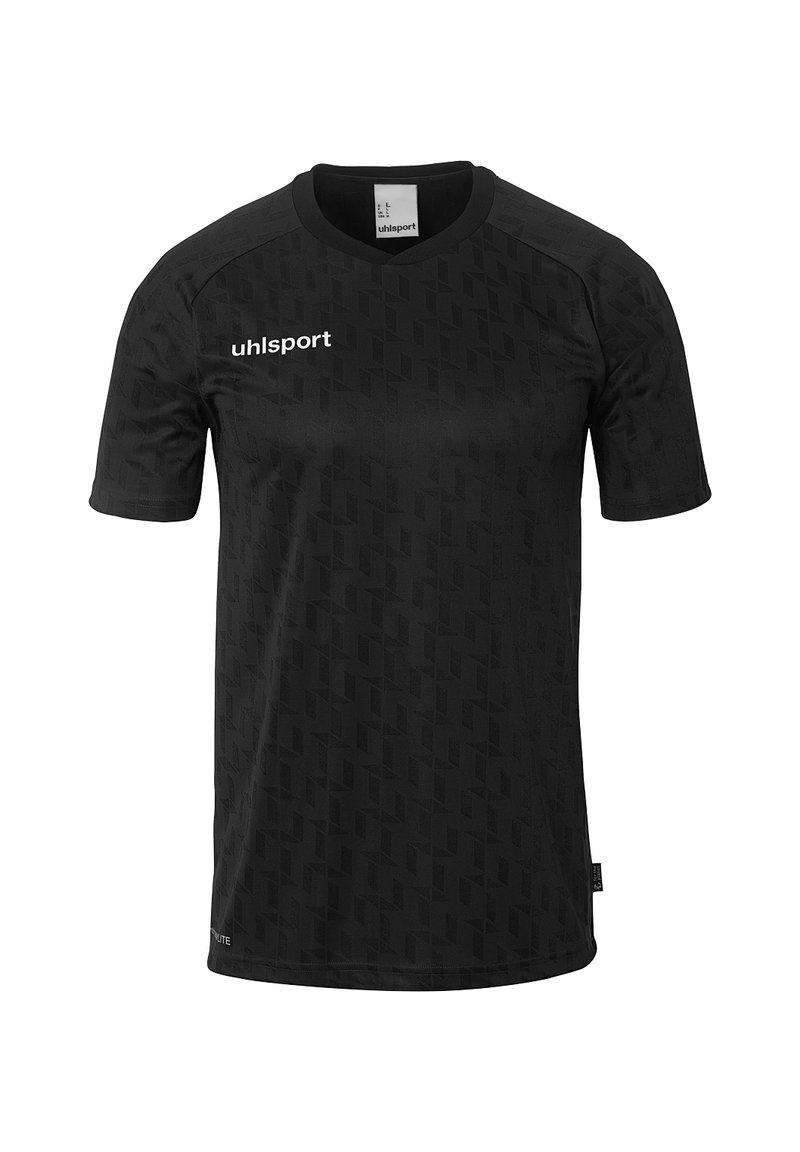T-shirt de sport noir en tissu texturé, présentant un motif géométrique subtil, des manches courtes et un col en V avec un logo blanc.