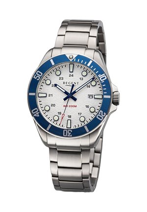 Montre-bracelet en acier inoxydable avec un cadran argenté texturé, une lunette bleue et des index blancs. Elle comporte une trotteuse rouge et un affichage de la date.