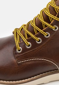 Zign LEATHER - Botins de atacadores - brown