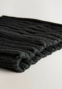 Unausgewählt, black