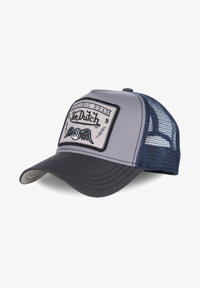 Casquette de camionneur avec un devant gris et un arrière en mesh bleu marine. Présente un patch rectangulaire avec "Von Dutch" et un design d'œil ailé en noir et blanc.