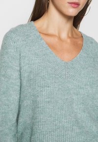 JDY Strickpullover - mottled green