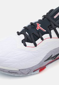 Mizuno WAVE STEALTH NEO 2 - Håndboldsko - white/salsa/black