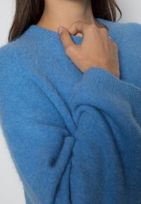 ARKET Stickad tröja - blue