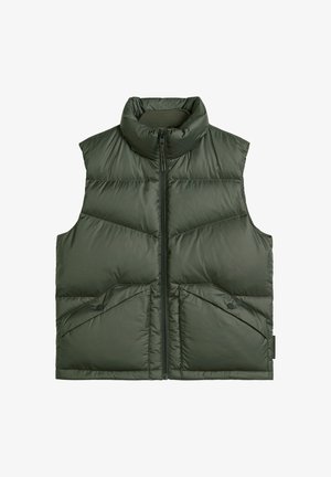 Gevoerde groene vest met hoge kraag, frontzipper en twee diagonale zakken. Gemaakt van een glad, licht materiaal met een matte afwerking.