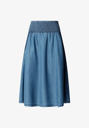 Falda vaquera azul de longitud media con cintura ancha fruncida y forma ligeramente acampanada, con detalles en las costuras laterales.